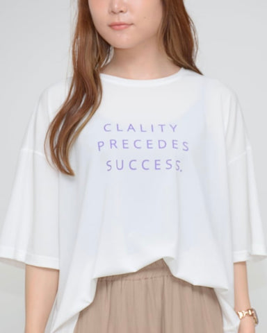 Praia<br>梨地素材 カラーロゴプリントTシャツ