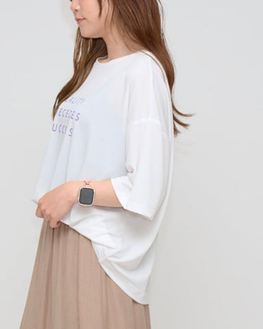 Praia<br>梨地素材 カラーロゴプリントTシャツ