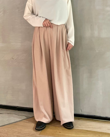 TP<br>タックストレートパンツ