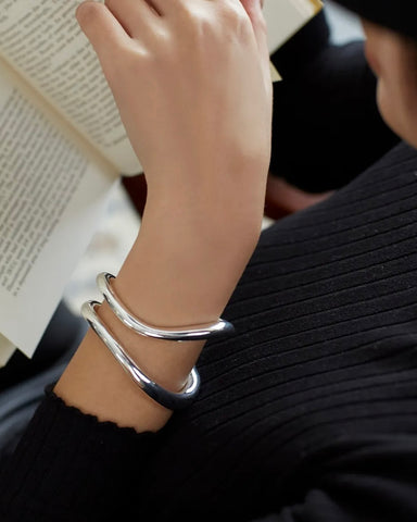 Nothing And Others<br>Double line bangle