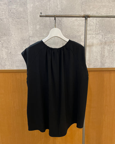 DONEEYU<br> ノルディスギャザーネックフレンチスリーブブラウス