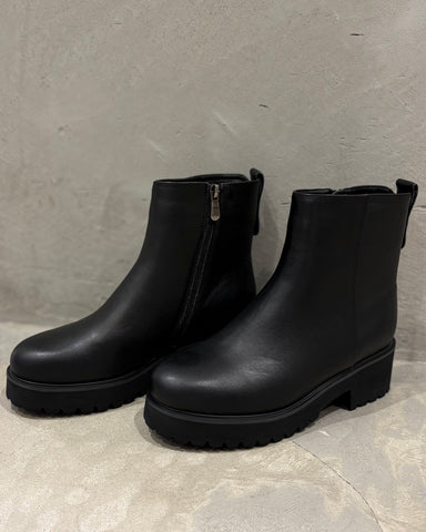 ATELIER BURGGE<br>サイドジップトラックブーツ