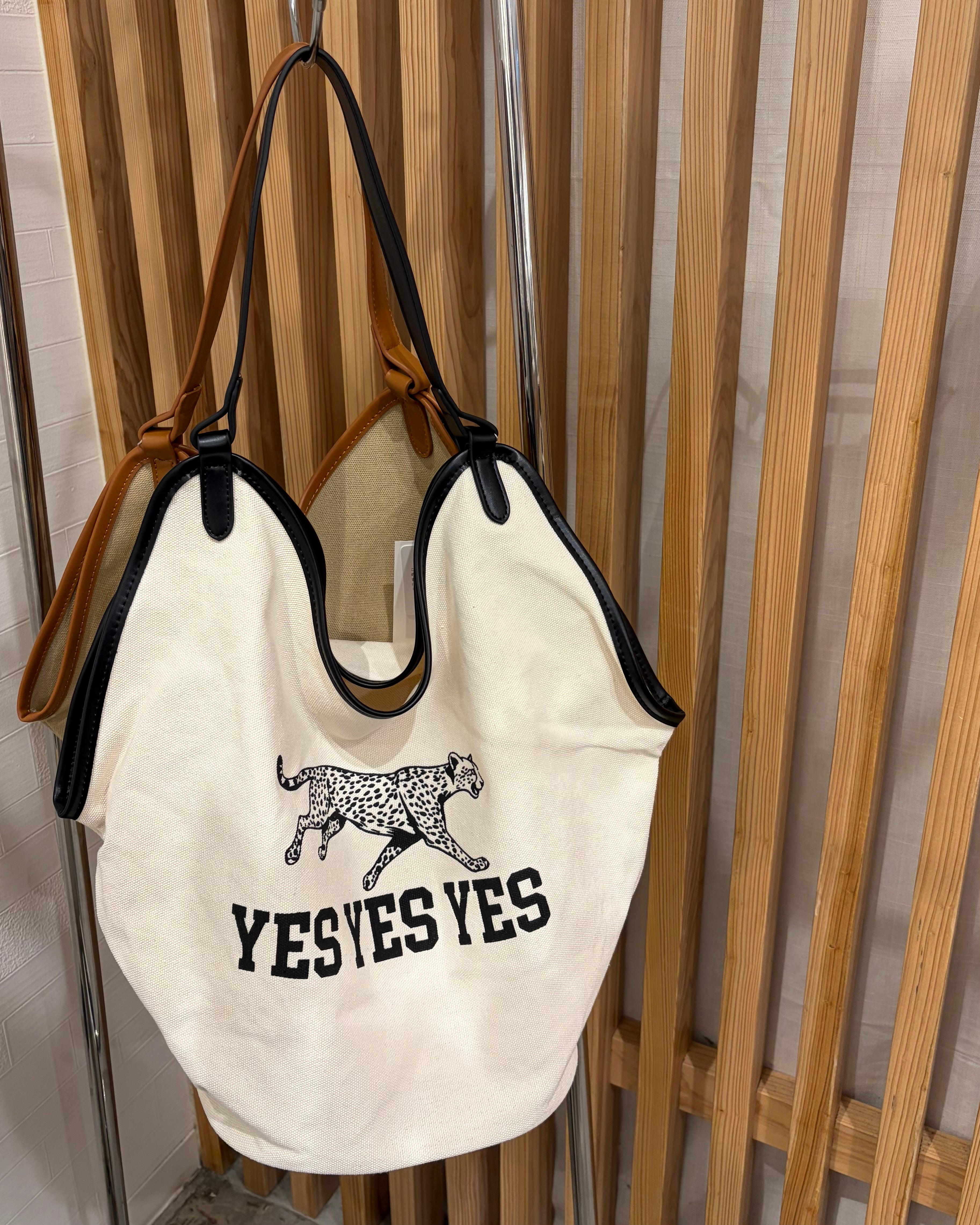 Margaux Vintage<br>ジャガーキャンバスバッグ