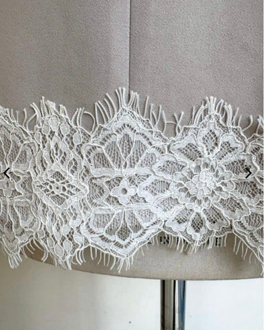 anana<br>レーストリムフレアブラウス