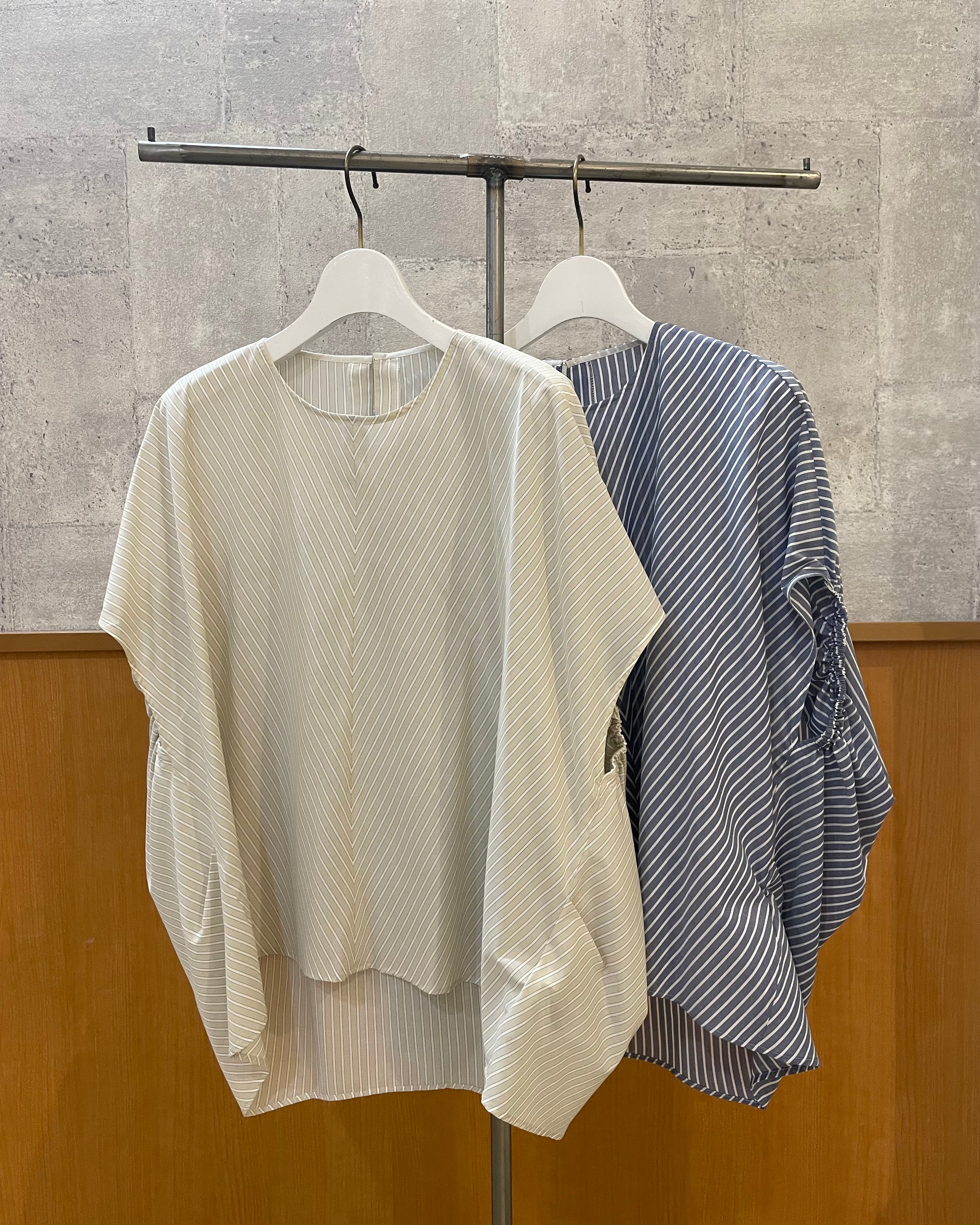 DONEEYU<br>ストライププルオーバーブラウス