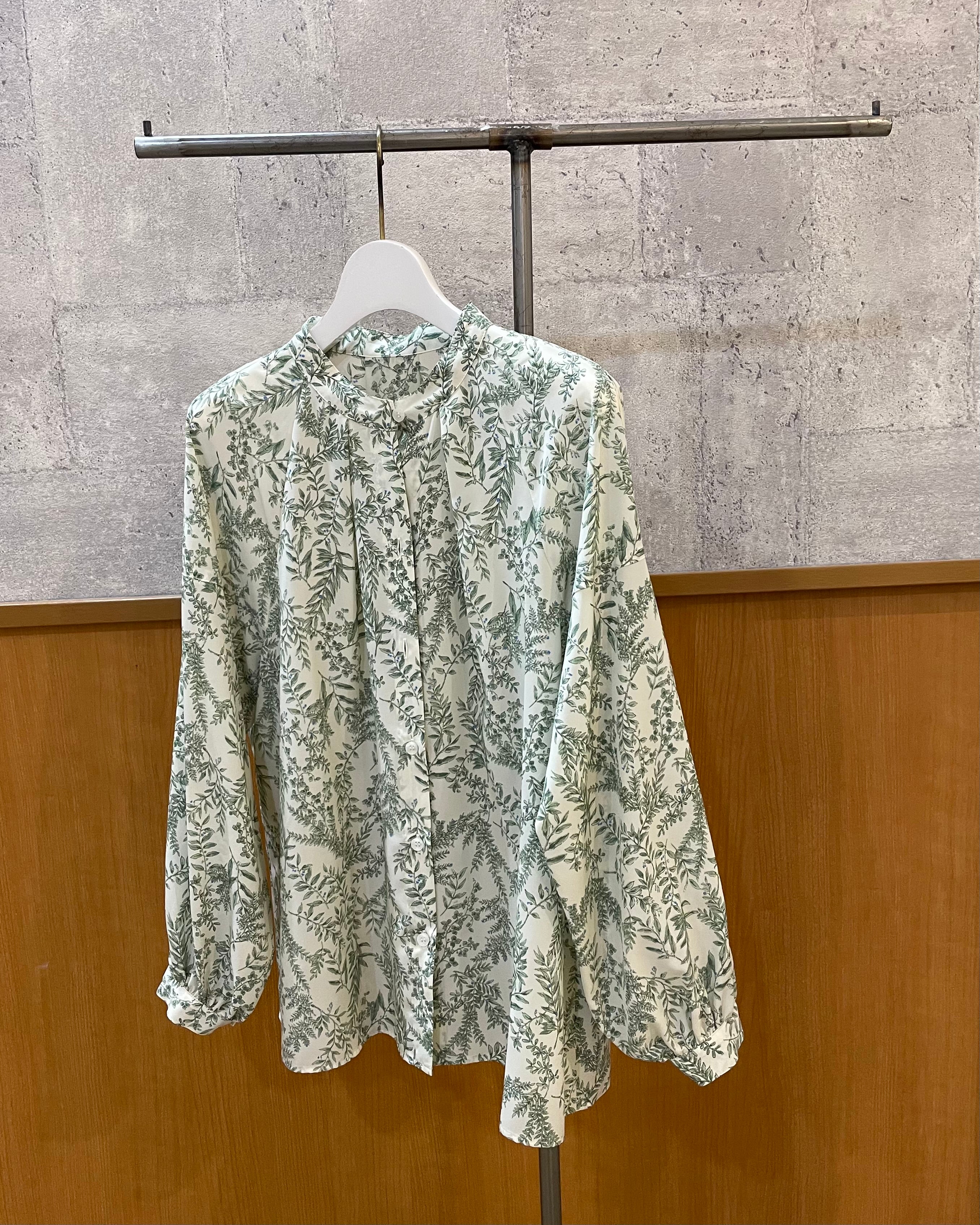 mink chair 1月15日ライブ <br>ボタニカル柄ブラウス