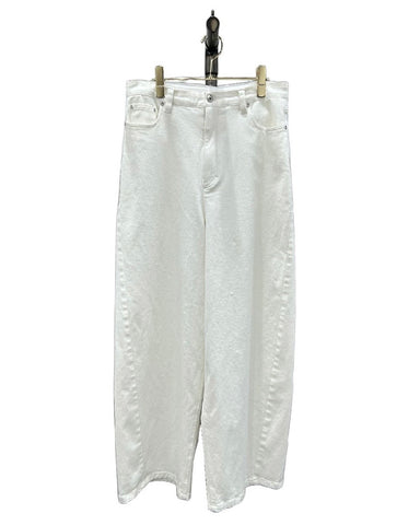 ayane予約<br>ホワイトデニムバレルレッグペイント加工パンツ