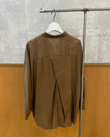 BLUE FRONCE <br>バックスリット折り返しトロみシャツ