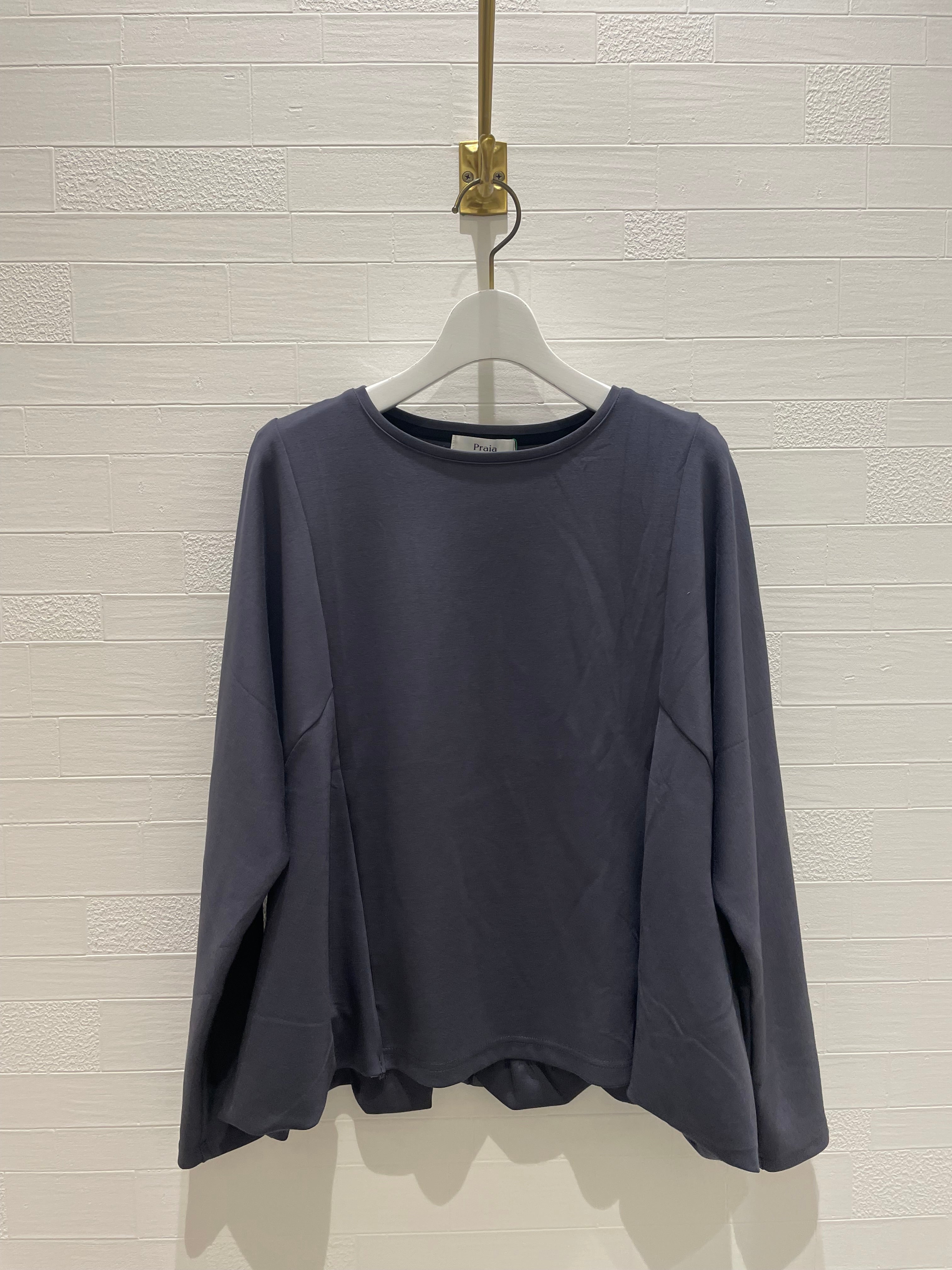 8月22日ライブ<br> Praia バックシルエットバルーントップス