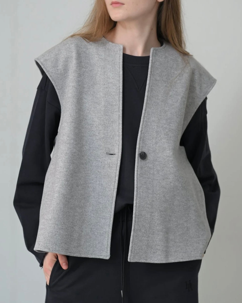 HERENCIA<br> Back Flare Melton Vest Jacket