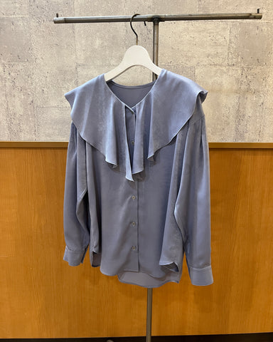 mink chair<br>フリル襟ブラウス