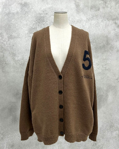 ayane予約<br>ロゴ刺繍ニットカーディガン
