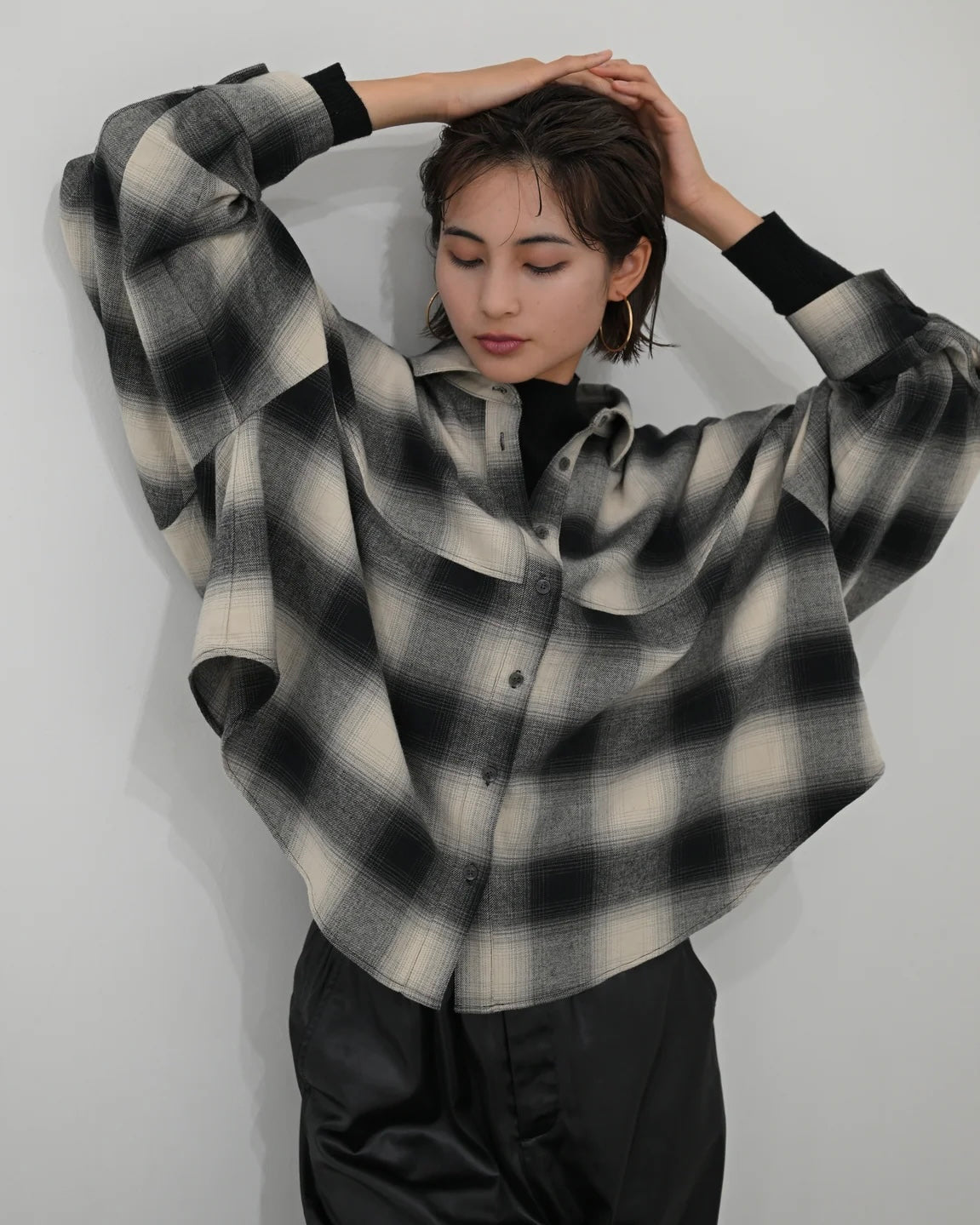 10月27日ライブ HERENCIA<br> Shadow Check Sleeve Button Blouse