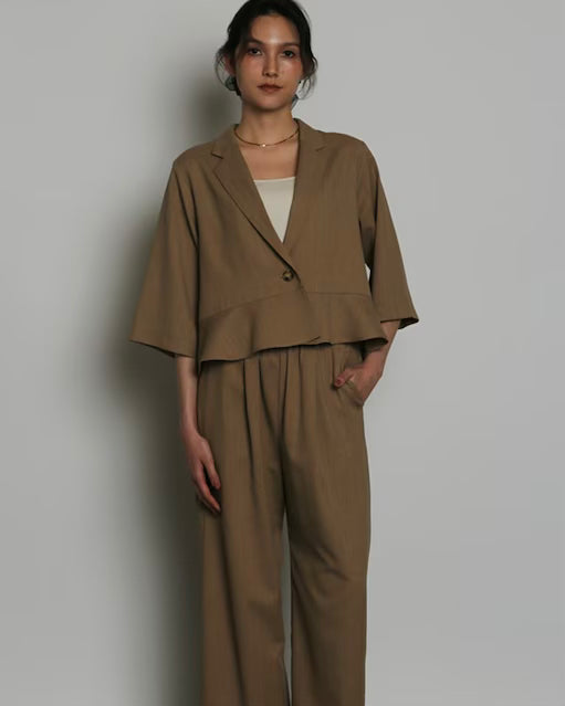 SUGAR ROSE<br> 裾フレアテーラードジャケット