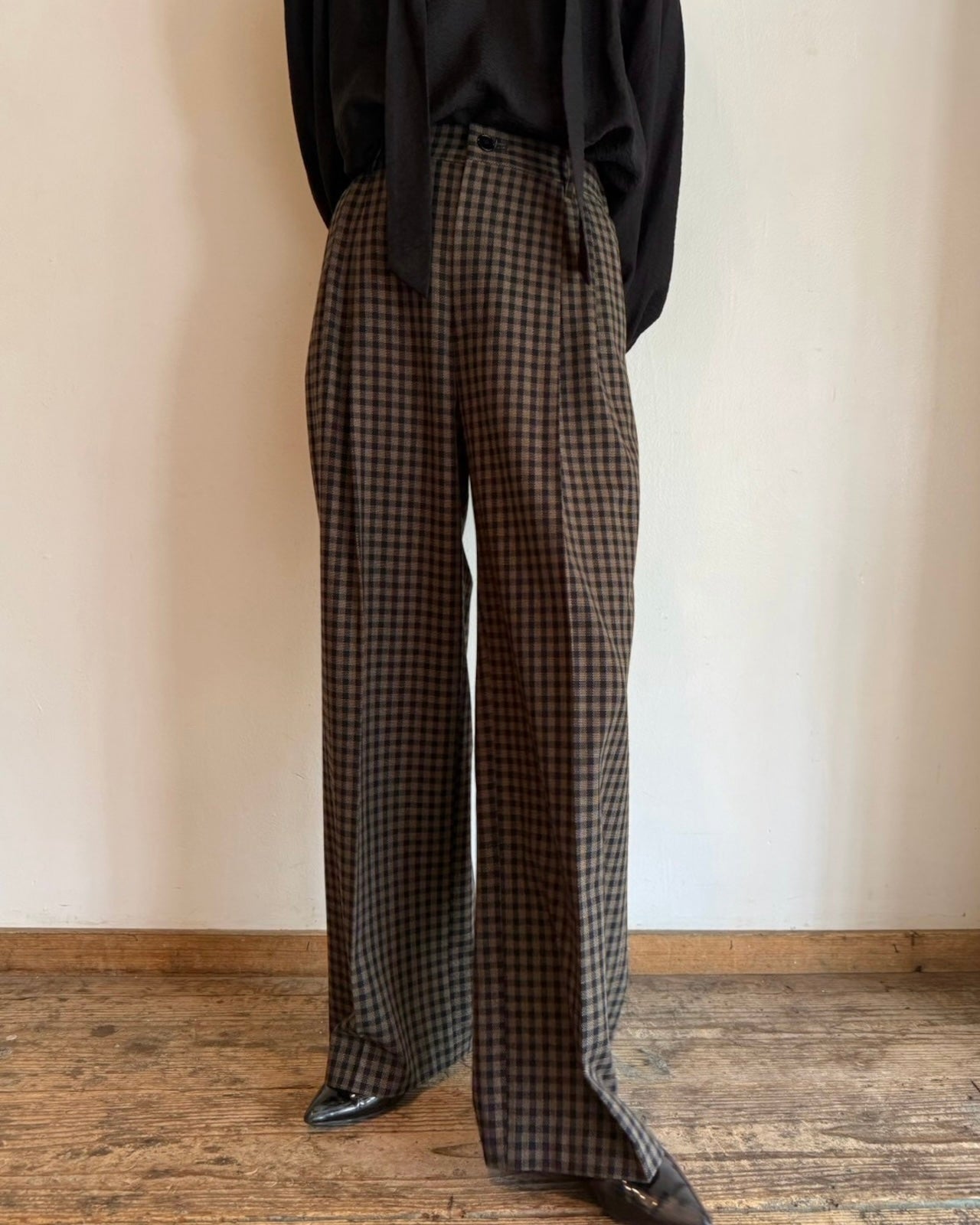 cafune<br> classic check tuck pants