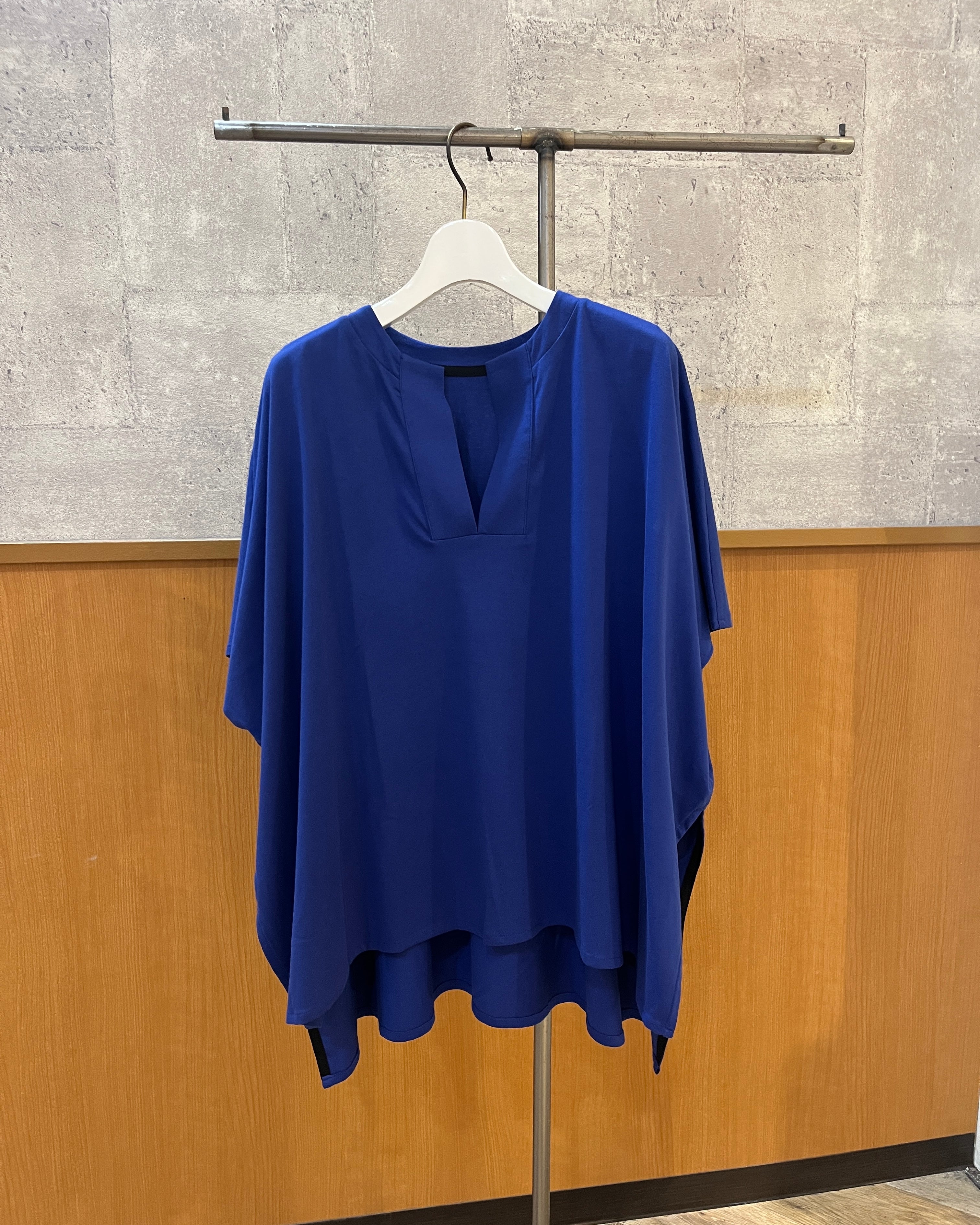 ayane<br> キーネックカットソー