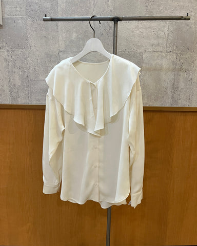 mink chair<br>フリル襟ブラウス