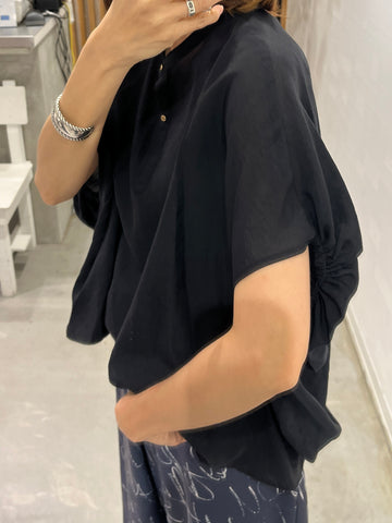 インスタライブ DONEEYU<br>ドルマンブラウス