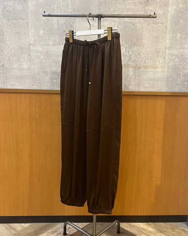 ma couleur<br>サテンジョガーパンツ